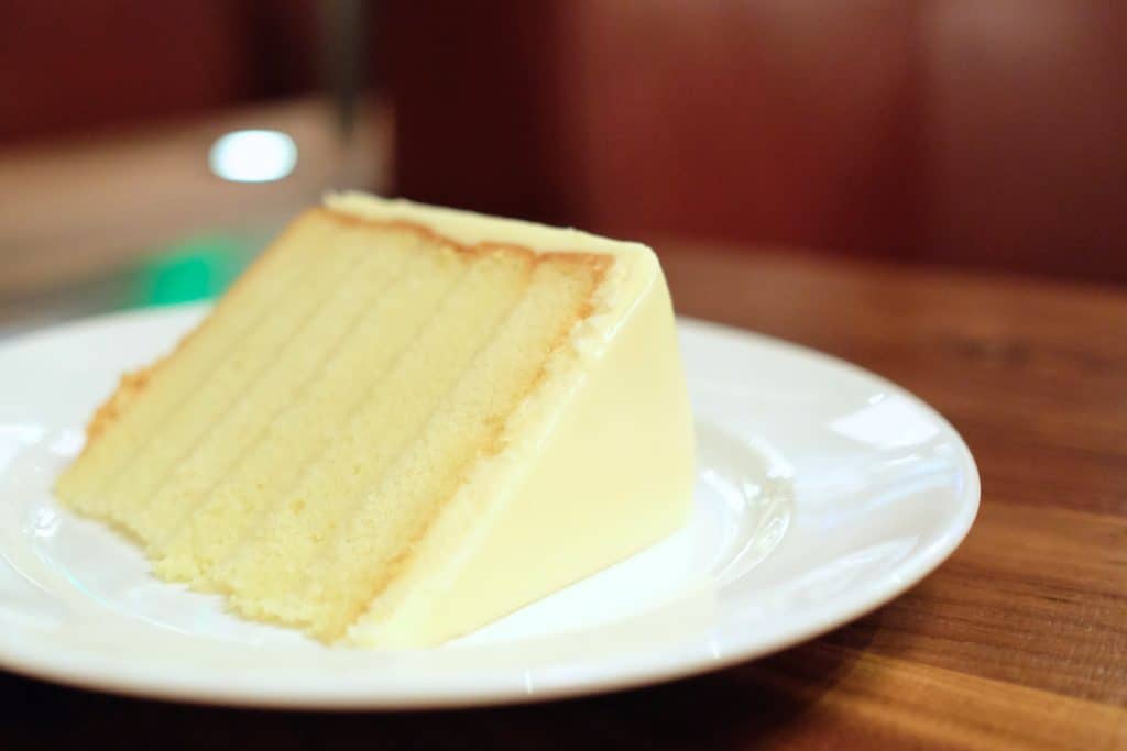 Del Frisco's Grille: Lemon Cake - loveandloathingla.com