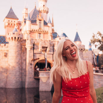 10 Tips + Tricks To Experience Disneyland Like A Pro.