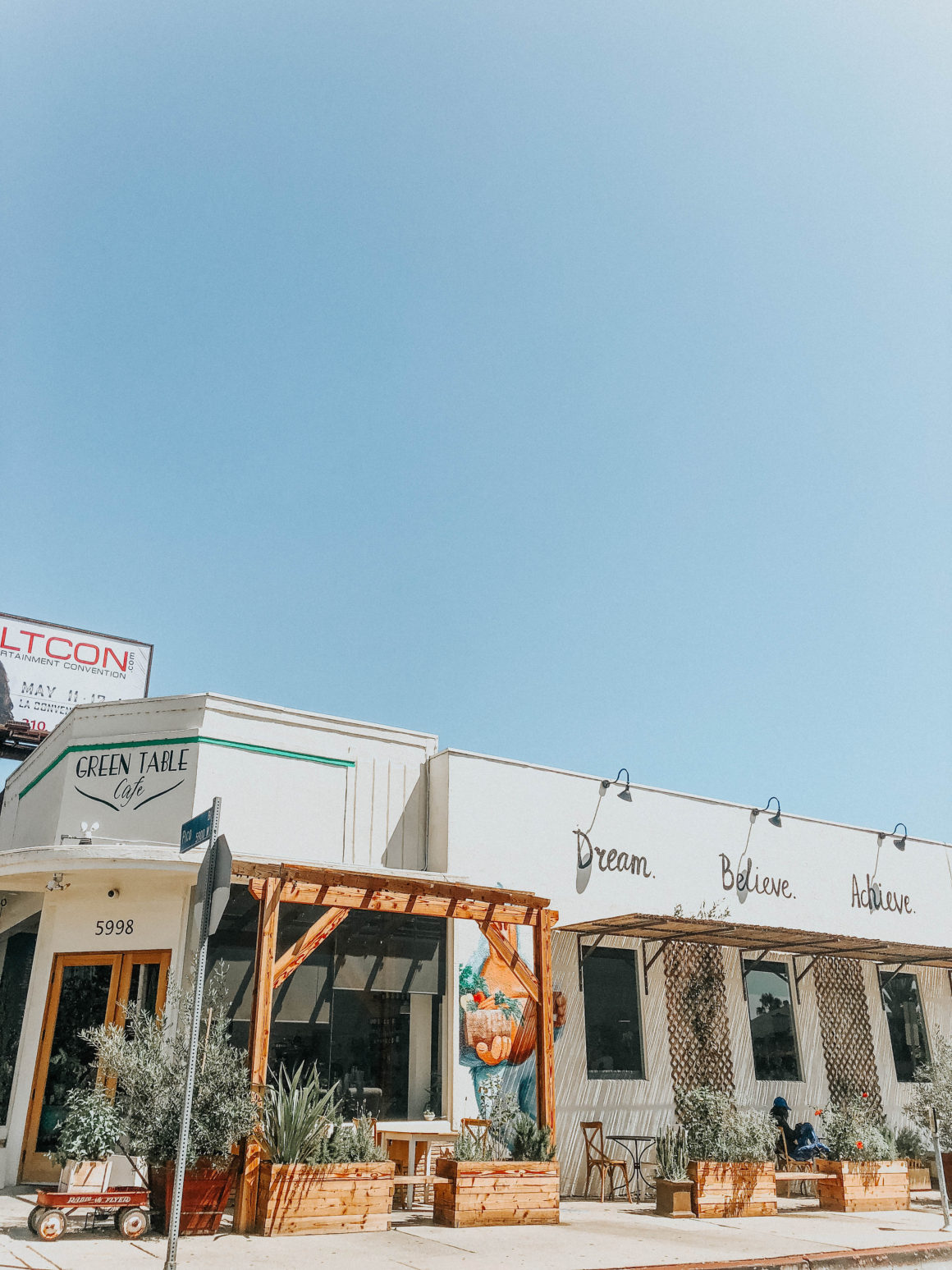 THE 5 BEST – AND SLIGHTLY UNDERRATED – PLACES TO EAT IN MID CITY