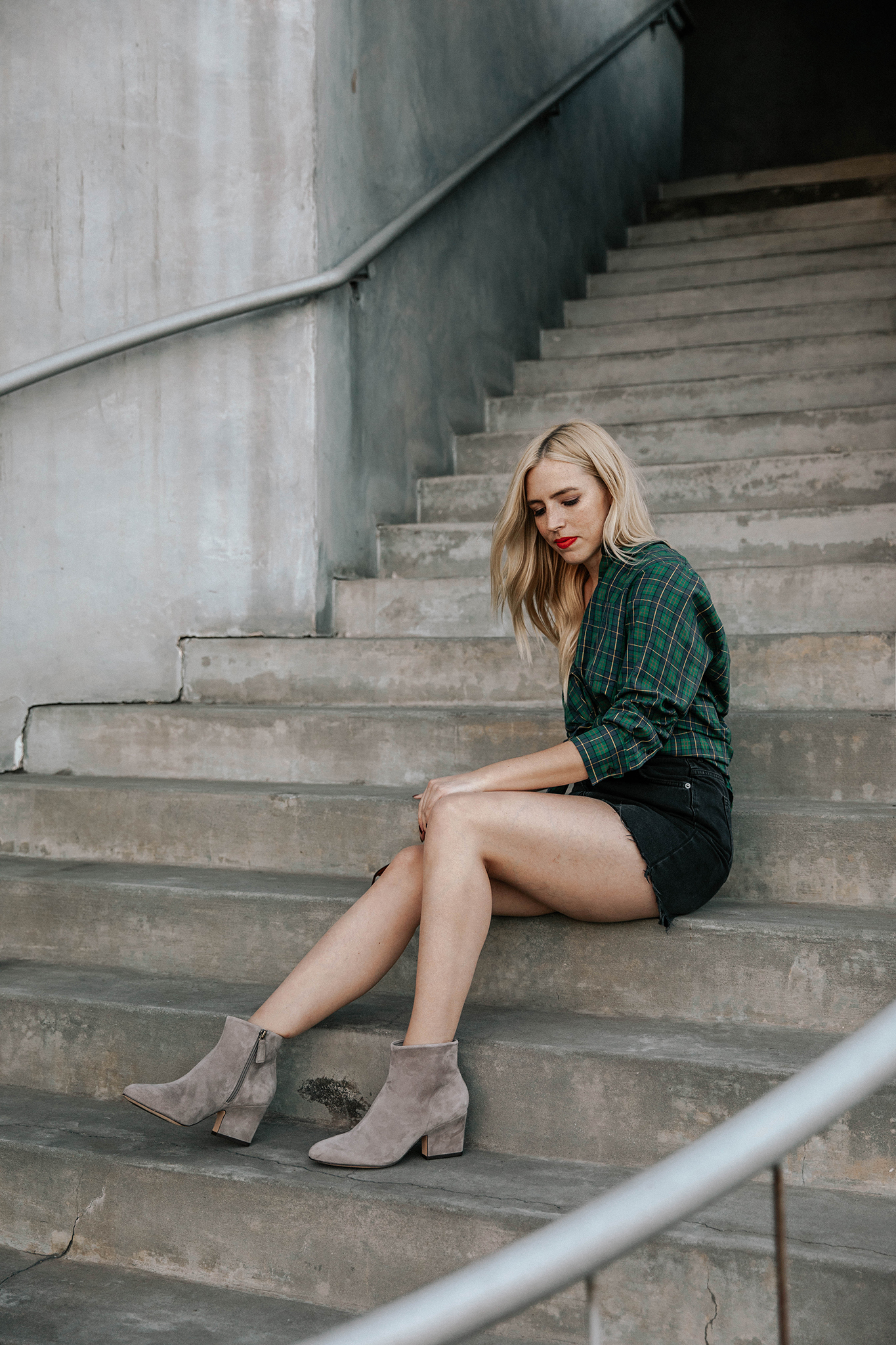 THE BEST SHOE STYLES FOR FALL | taupe suede boots