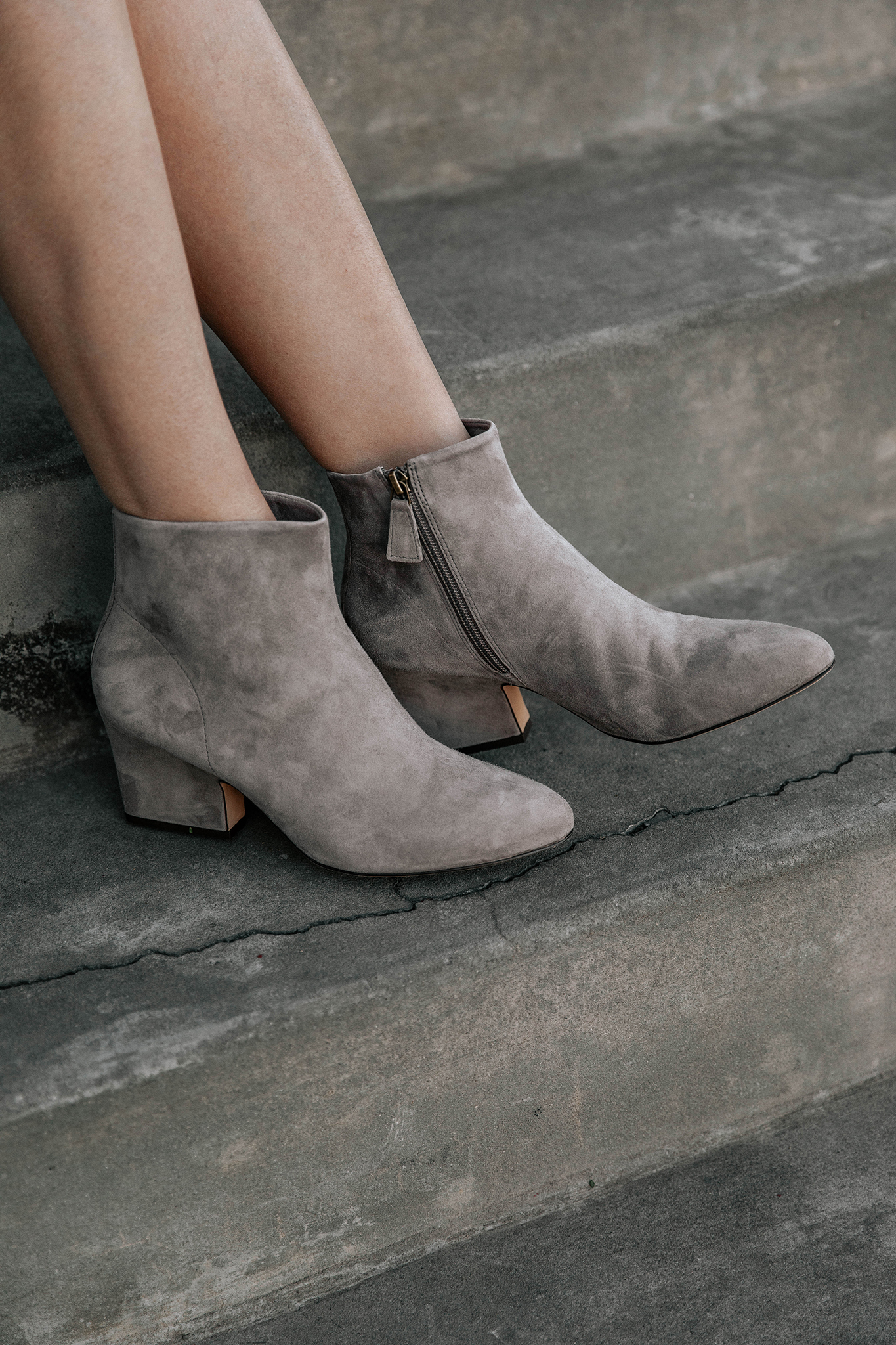 THE BEST SHOE STYLES FOR FALL | taupe suede boots