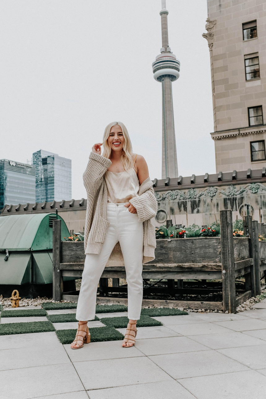 OUTFIT VIDEO: 5 WAYS TO STYLE YOUR WHITE JEANS